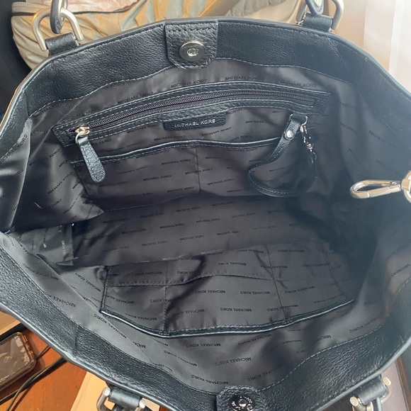 Michael Kors purse - Picture 7 of 7